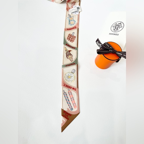 HERMES TWILLY NEW IN BOX. - Picture 11 of 16